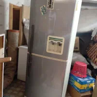 یک عددیخچال فریزر