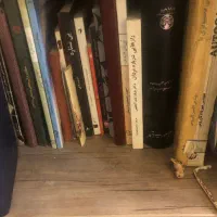 مقداری کتاب شامل رمان وغیره