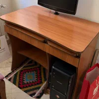 میز کامپیوتر در حد نو