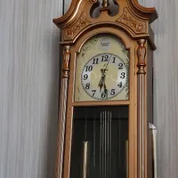 ساعت دیواری در حد نو فروخته میشود
