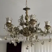 یک عدد لوستر و  کنار سالنی در حد نو مناسب جهیزیه