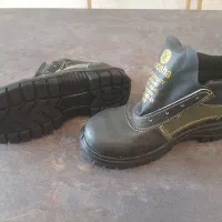 کفش کار نو و پا نخورده سایز ۴۳ و ۴۴