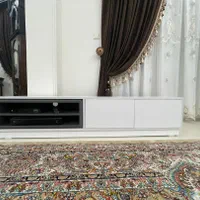 میز تلویزیون (برای تلویزیون روی دیوار)