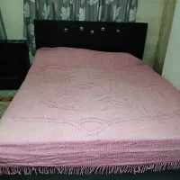 تخت خواب دو نفره به همراه میز آرایش|تخت و سرویس خواب|فومن, |دیوار