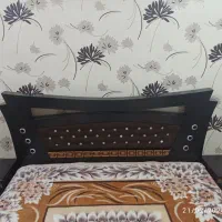 تخت ۲ نفره با تشک و  دو عدد پاتختی