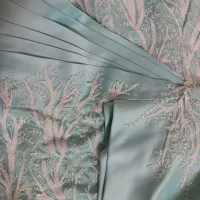 لباس مجلسی|لباس|رباط‌کریم, رباط‌کریم|دیوار