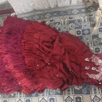 تعدادی لباس عروس  با قیمت خیلی کم به فروش می‌رسد