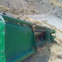 کمباین چپ شده کاهکوب|خودرو سنگین|میانه, |دیوار