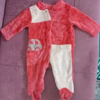 کفش و لباس بچه