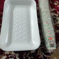 لیوان کاغذی و دستگاه و یخچال