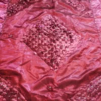 روتختی ساتن رنگ زرشگی وقالیچه اتاق کودک