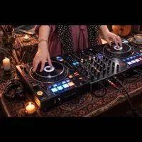 دی جی خانم مدیریت حرفه ای مراسم