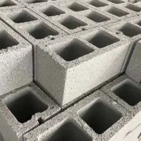 استخدام کارگر در کارگاه بلوک زنی