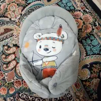 یه عدد آغوش گیر بچه