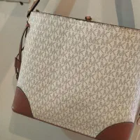 کیف|کیف، کفش، کمربند|تهران, دبستان|دیوار