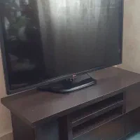 تلویزیون ال جی ۴۲ اینچ و میز تلویزیون