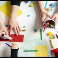 پرستار کودک همراه با بازی