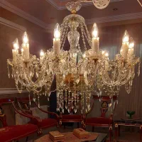 یک عدد لوستر قدیمی و انتیک تراش