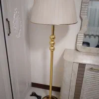 اباژور ایستاده