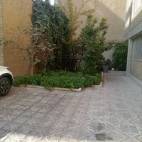 آپارتمان ۱۱۰متری ۲خواب ۸۰متر حیاط سندی