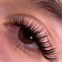 اموزش اکستنشن مژه فقط ۴۵۰ و خدمات