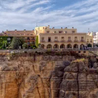 استخدام نیروی کار در فرزین پخش