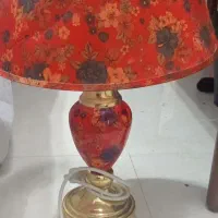 چراغ خواب  و  گلدون دو تا و گلیم و چوب پرده ریلی