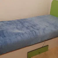 تخت خواب و کمد و فرش