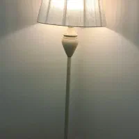 آباژور ایستاده