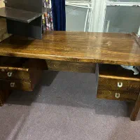 میز چوبی بزرگ