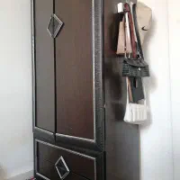 تخت، کمد، ماشین لباسشویی، دلاور