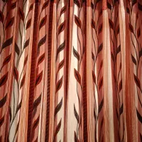 پرده زرشکی همراه والان همراه دوتا دستک