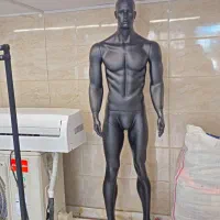 مانکن ایستاده نشکن مرد مشکی