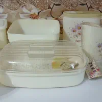تعدادی ظروف پلاستیکی نونو