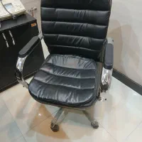 صندلی  و میز اداری