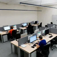 استخدام افراد مسلط به زبان انگلیسی