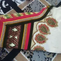 پایه گلابتونی|لباس|قشم, |دیوار