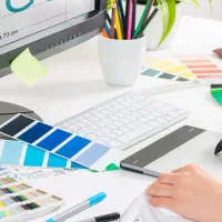 طراح گرافیک آشنا به نرم افزارهای گرافیکی