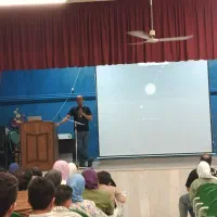 سالن آمفی تئاتر با ظرفیت ۱۸۰ نفر|اجارهٔ کوتاه‌مدت دفتر کار و فضای آموزشی|یزد, |دیوار