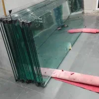 کارگر حمل جابجایی شیشه اسلب سرامیک درطبقات