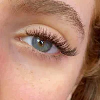 لیفت و لمینت ابرو و مژه وبالم تراپی و اکستنشن مژه
