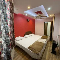 لابی من هتل شیفت شب بازنشسته