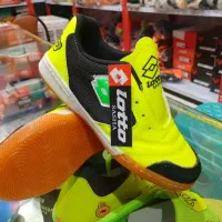 کفش فوتسال دماغه‌چرم‌لوتو