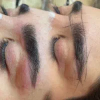 اصلاح ابرو وصورت ،کاشت مژه و ناخن ،لیفت،کوپ،فشیال