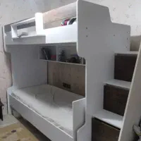 تخت خواب دو طبقه مدرن همراه میز تحریر کاملاً سالم