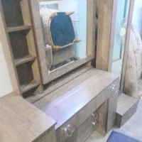 میز آرایش بهمراه اینه قدی همهسالم ترو تمیز