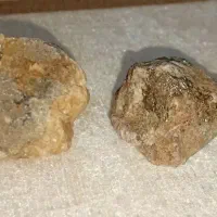 سنگ عتیقه طلا