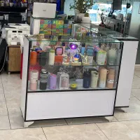 ۳ عدد ویترین و 3عددقفسه ۵ طبقه