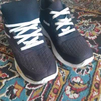 کفش کتونی  در حد. ۲۰۰