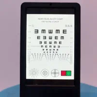 فروشنده عینک طبی با سابقه